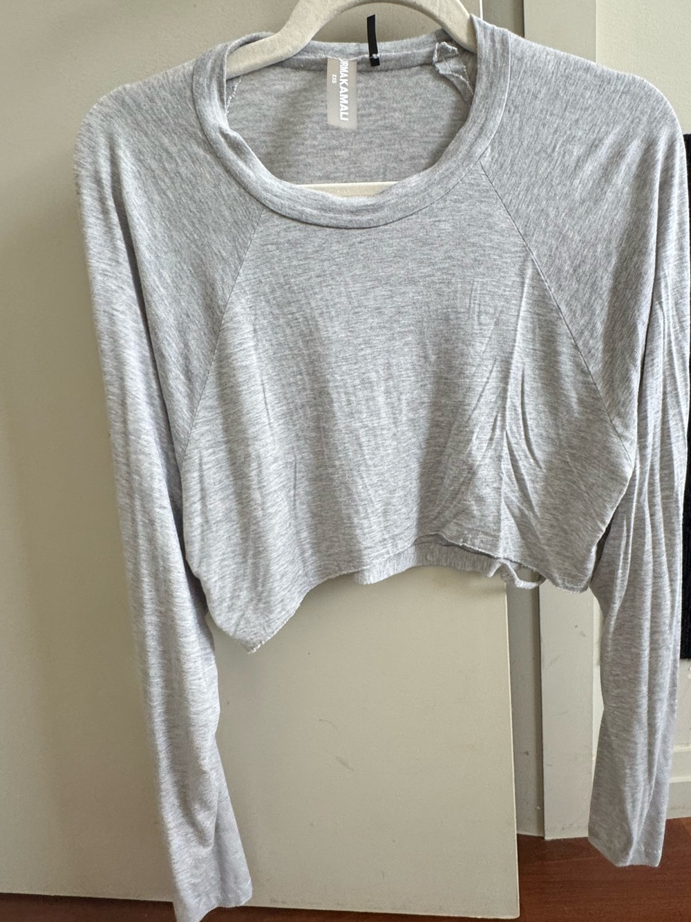 Norma Kamali Light Gray Cropped Long-Sleeve Top